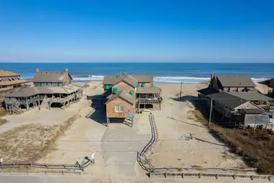 Image de Frank Wood Cottage c. 1923-Historic, oceanfront, spacious decks and great views!