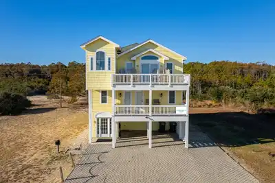 Image de Fireflies: Semi-oceanfront, private pool, hot tub, rec room with pool table, easy beach access
