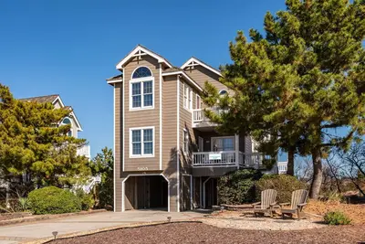 Image de Wedges 13: Soundside, 13th fairway view, great community pool and tennis courts. ⛳☀️