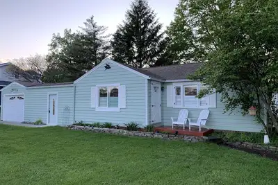 Image de Cottage in resort style area, across from Buckeye Lake bars\/restaurants!