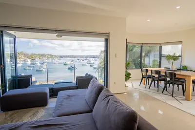 Image de Waterfront 7x Bedroom Apartment W/ Hot Tub
