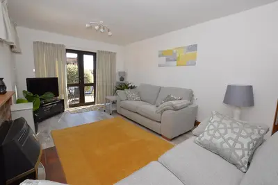 This bright and welcoming annexe is well equipped, with parking - perfect for a break exploring the