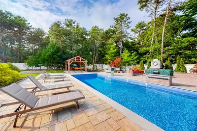 Image de Modern home with dog-friendly yard, private pool/hot tub, pickleball & fast WiFi