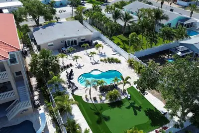 Image de Beachy Bay Blvd Home sleeps up to eight guests in Irb 2 blocks from Gulf of Mexico