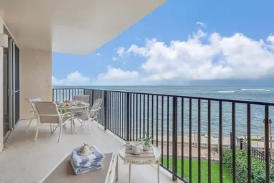 Image de Hololani B204 Beachy Chic Updated OceanFront 2bd