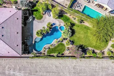 Image de Emerald Oasis -. 5 acre lot, 45\" 9ft deep pool