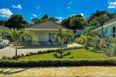 Image de Clean & Cozy 3 bedroom Villa  — 5 min from the beach, close to major attractions