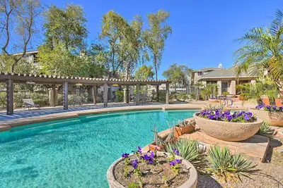 Walk to Papago Park: Phoenix Condo w/ Pool Access!