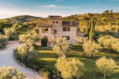 Image de Villa for 10 guests. Private Pool. Access to the wellness center of the estate