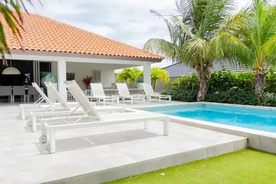 Image de Villa Mistral - Luxurious 5 bedrooms, child-friendly property walking distance t