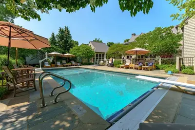 Image de Paradise Found - Luxury Vacation - pool, lake access, putting green, basketball court, game room