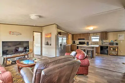 Image de 3 Mi to Beach: Home w\/ Deck in Port O'Connor!