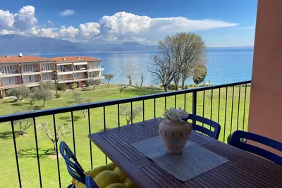 Image de Appartement sur la plage de Manerba del Garda avec piscine, jardin et Wi-Fi