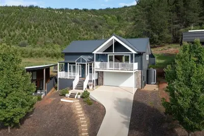 Image de Mountain Lodge, Bright