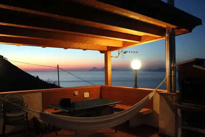 Image de Relax with sensational views of the sea and mountains