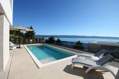 Newly Built Villa with Large Pool and Steam Room