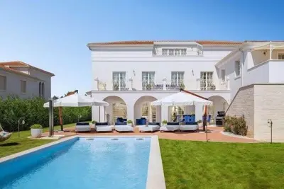 Image de Royal-Style Villa Set in a Marvelous Scenery