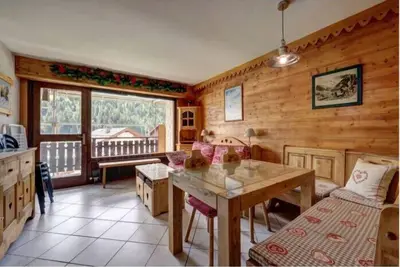 Image de Studio avec balcon au centre du village