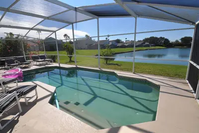 Image de Lakeside Villa, large remodelled 6 Bed villa overlooking a lake, total luxury