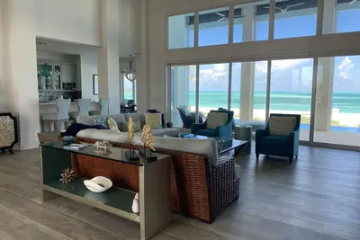 Image de Into the Blue - Treasure Cay's Ultimate Oceanfront Estate Home