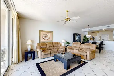 Image de Waterfront Condo with Central Ac, Washer/Dryer & Shared Pool - Snowbird-Friendly