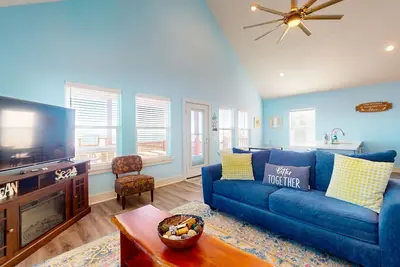 Image de Waterfront home with gorgeous views, fast WiFi, central Ac, ocean-view deck