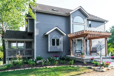 Image de Hot Tub, Sun Porch, Amazing Views and Sunsets! Close to Downtown Shopping/Dining