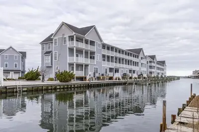 Image de Luxurious Townhouse with water views and access in Fenwick Island. Sleeps 8-10