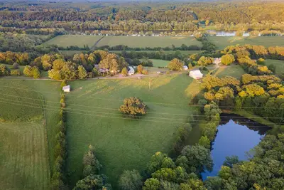 Image de 106 acre Farm with Animals, River & Private Pond, near Wineries and Breweries