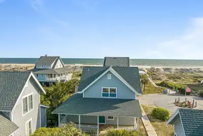 Image de Ocean Front Cottage 2023 Total Renovation Pet Friendly 5 Star Home Bhi Club