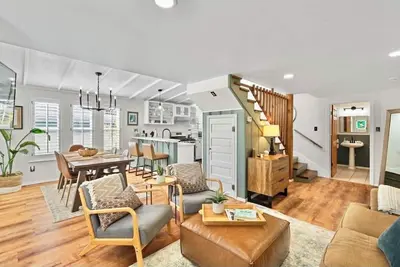 Image de Charming Cottage! Sleeps 8, Close to Beach, Downtown/Festival Grounds