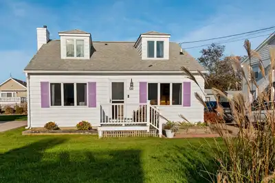 Image de Beautiful Cozy Beach Cottage right across the street from Kelly Beach
