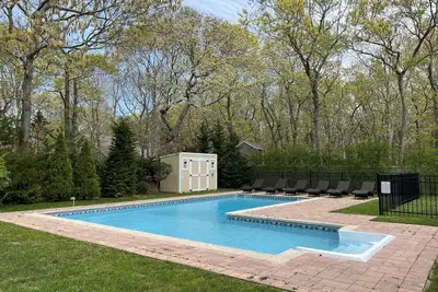 Image de Cozy Hamptons get away, pool, minutes from beaches, shops, restaurants and more!
