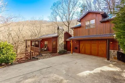 Image de Luxury Cabin/Game Room/Fast Wifi/Hot Tub/Sleeps 12