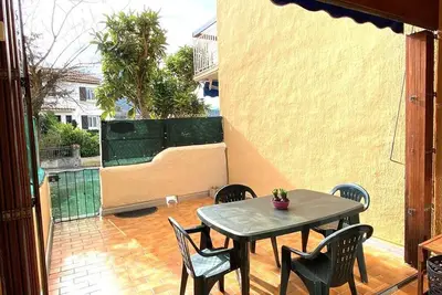 Image de Studio classé 2 étoiles en rez-de-jardin avec grande terrasse a 5 min à pied du centre ville