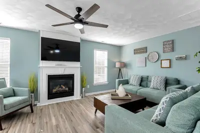 Image de Cheerful 3 bedroom 3. 5 Bath/ Walk to Beach/30+day stay