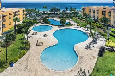 Image de Oceanfront Penthouse 4br w\/ Roof Top Deck w\/ Jacuzzi @ Eagle Beach