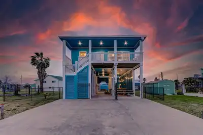 Image de Amazing Outdoor Space, Beautiful Interior with King Beds, Easy Walk to Beach!