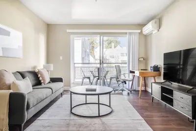 Image de Gorgeous Downtown Mountain View 2br w/ Gym, Pool & Patio, by Blueground