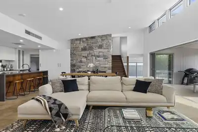 Image de Pool, Gas Fireplace, Bbq, Walk to Beach and Cafes