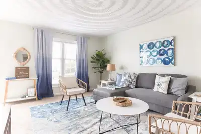 Image de Modern Cozy King bed condo 2 blocks from the beach