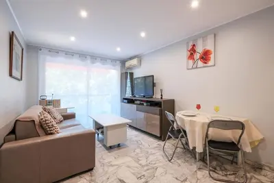 Image de One Bedroom Lacour 23