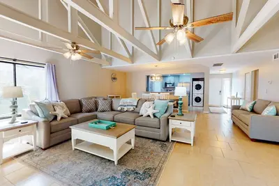 Two Bedroom Villa Steps from Robert Trent Jones Golf Course!