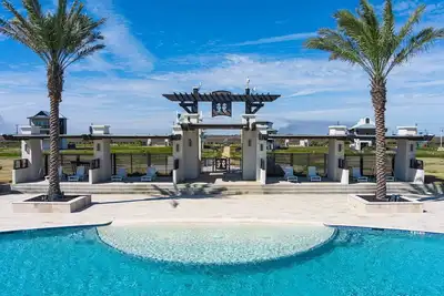 Image de Beautiful waterfront 4 Bedroom in the Seagrass Subdivision w/ a Pool! !