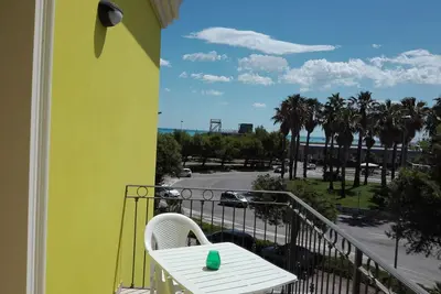 Image de Second floor apartment first row sea#beach 30 meters away