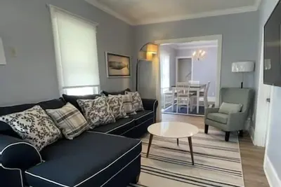 Image de Updated and perfect Location Boardwalk and Beach steps away Large family home