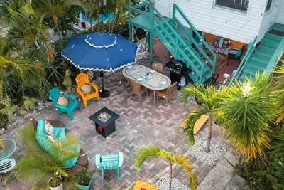 Image de A Tropical Beauty🏝🏠Historic Charm + Modern Luxury