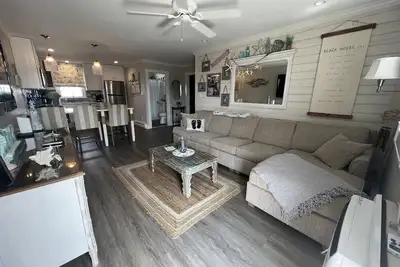 Image de The perfect beach retreat - walking distance to beach and Sunset Lake