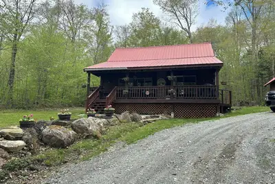 Image de Cozy Cabin & 700 Sq Ft Fun-Filled Barn\nVAST Access \nNear Mt Snow & Prospect Mt