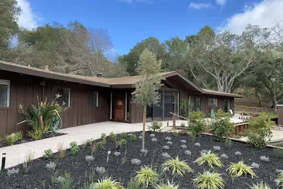 Image de Gated Portola Valley Estate Near Stanford University